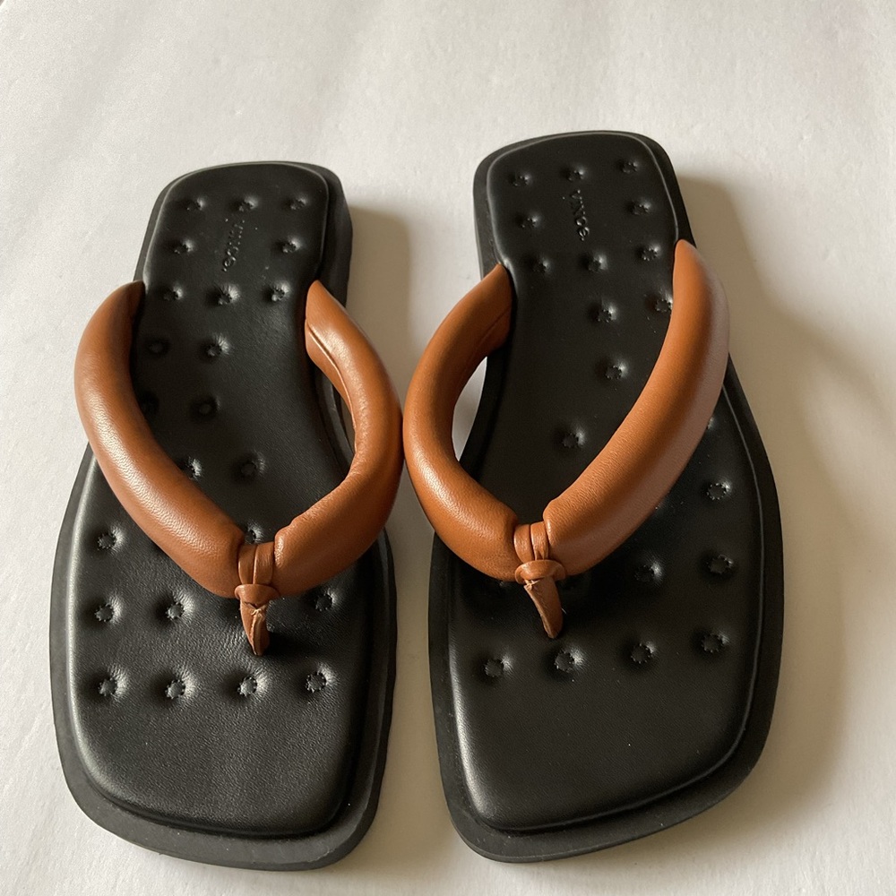 VINCE SERENE PUFFY THONG SANDAL CARAMEL BROWN WITH BLACK SIZE 9.5 NWOT - Picture 5 of 11